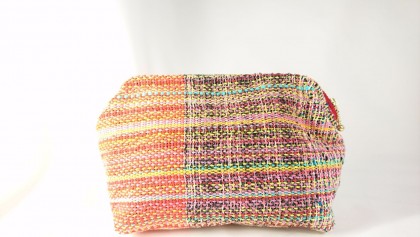 売り切れました❗かわいいさをり織りのポーチ