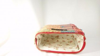 売り切れました❗かわいいさをり織りのポーチ
