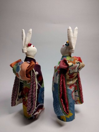 和服を着たウサギ人形(インテリアとしての置物・プレゼント用)